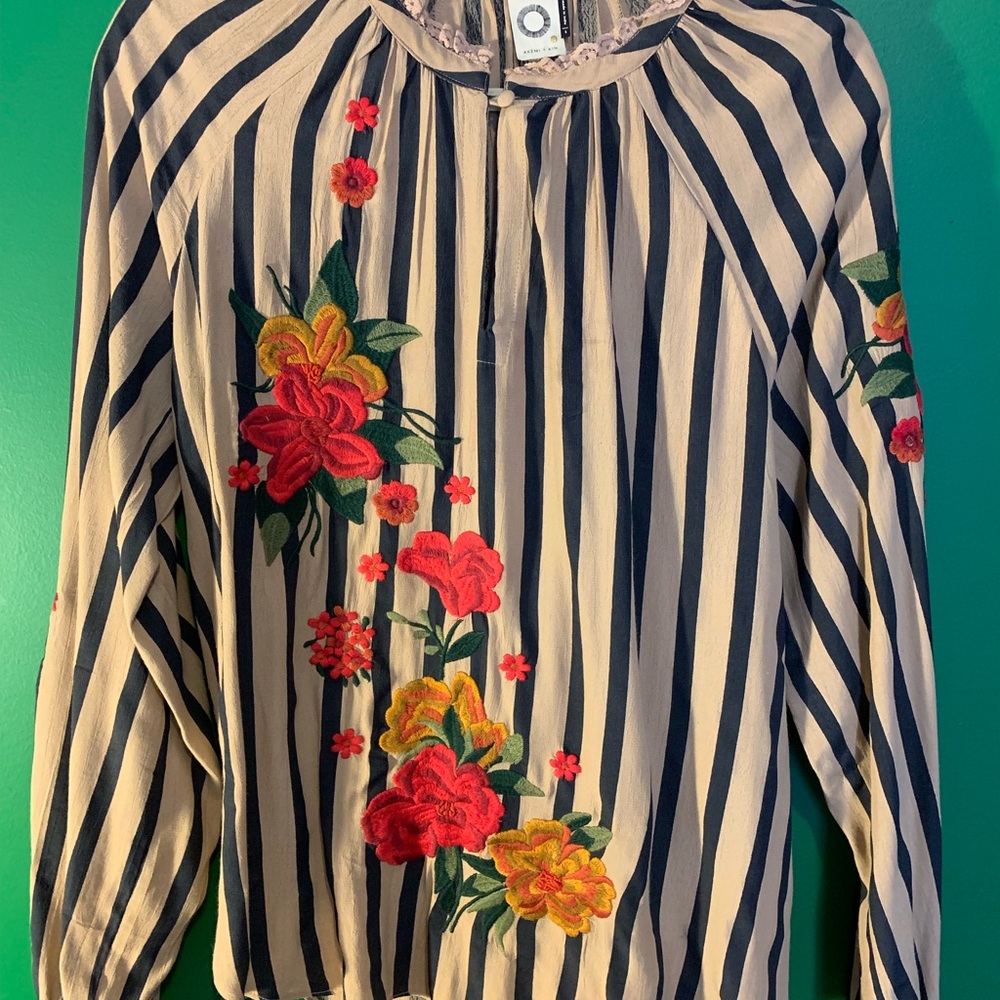 Anthropologie brand Akemi & Kim striped/embroidered pullover top